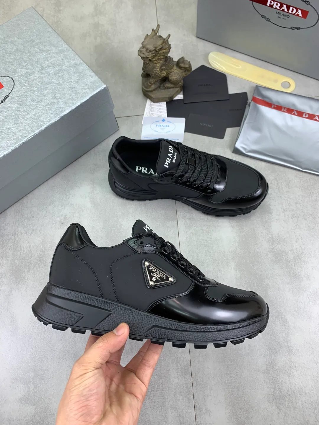Men's shoes 💰P580💰 [New style] High version official website popular models are on the market, 🆘 The trendy brand (Prada) mainly promotes popular models, avant-garde and versatile fashionable men's shoes private version mold opening, cowhide surface splicing 1:1 replica... Fashion is simple, original imported cowhide and lining cowhide feet; the atmosphere and personality are more fashionable, eye-catching and pursuing class. It will subvert the old idea and be with you to spend time with you. A must-have for fashionistas! Must keep for yourself ! High-end comfort, high-end quality workmanship. Size: 38-45; multiple colors available.